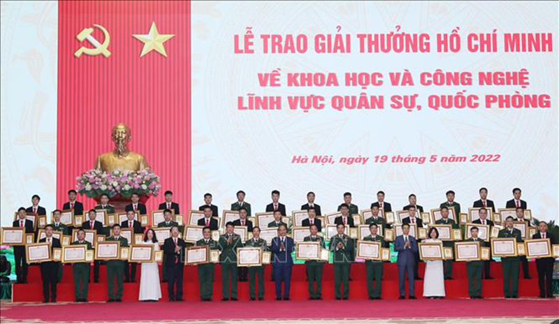 Chủ tịch nước trao Giải thưởng Hồ Chí Minh về khoa học và công nghệ lĩnh vực quân sự, quốc phòng