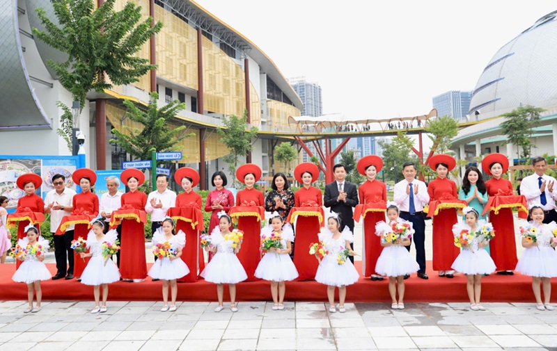 Khánh thành Cung Thiếu nhi Hà Nội, gắn biển công trình chào mừng 70 năm Giải phóng Thủ đô