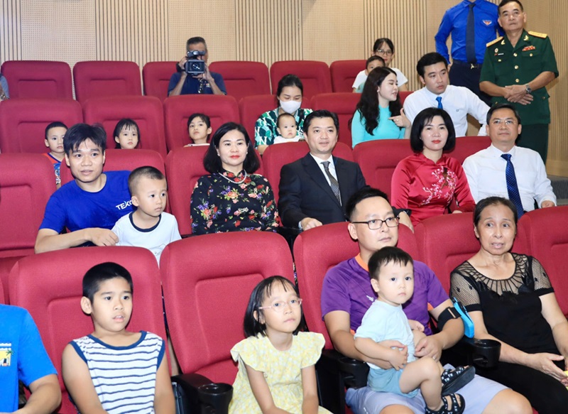 Khánh thành Cung Thiếu nhi Hà Nội, gắn biển công trình chào mừng 70 năm Giải phóng Thủ đô