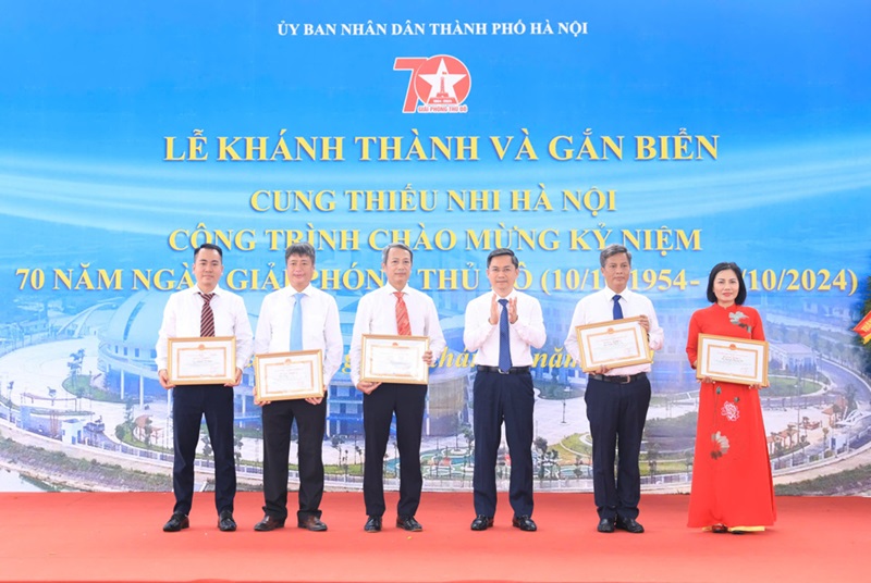 Khánh thành Cung Thiếu nhi Hà Nội, gắn biển công trình chào mừng 70 năm Giải phóng Thủ đô
