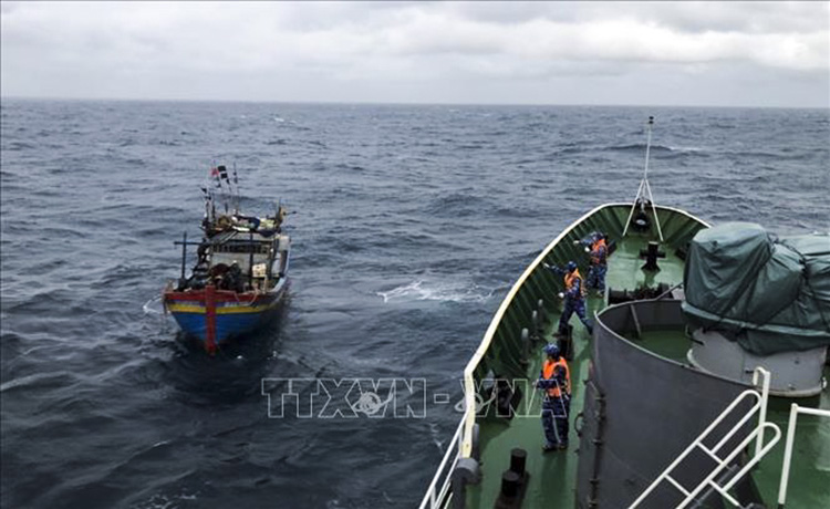 Thời tiết ngày 9/12: Gió mạnh, sóng lớn trên Biển Đông