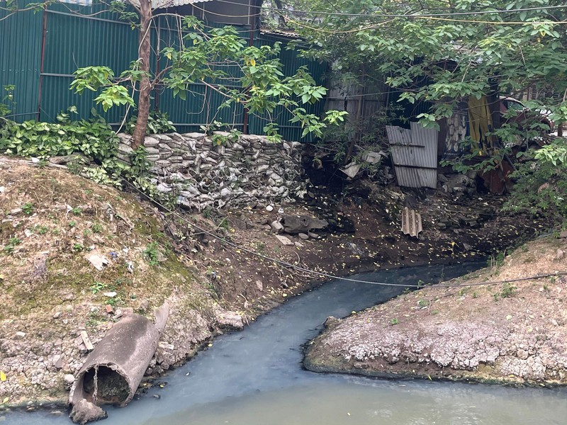 Nín thở sống cùng mương 