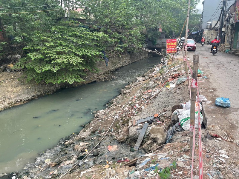 Nín thở sống cùng mương 