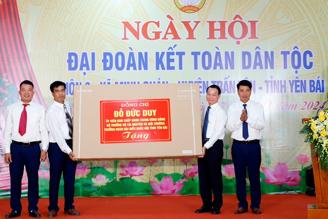 Bộ trưởng Đỗ Đức Duy dự Ngày hội Đại đoàn kết toàn dân tộc tại thôn 3, xã Minh Quán, huyện Trấn Yên, tỉnh Yên Bái