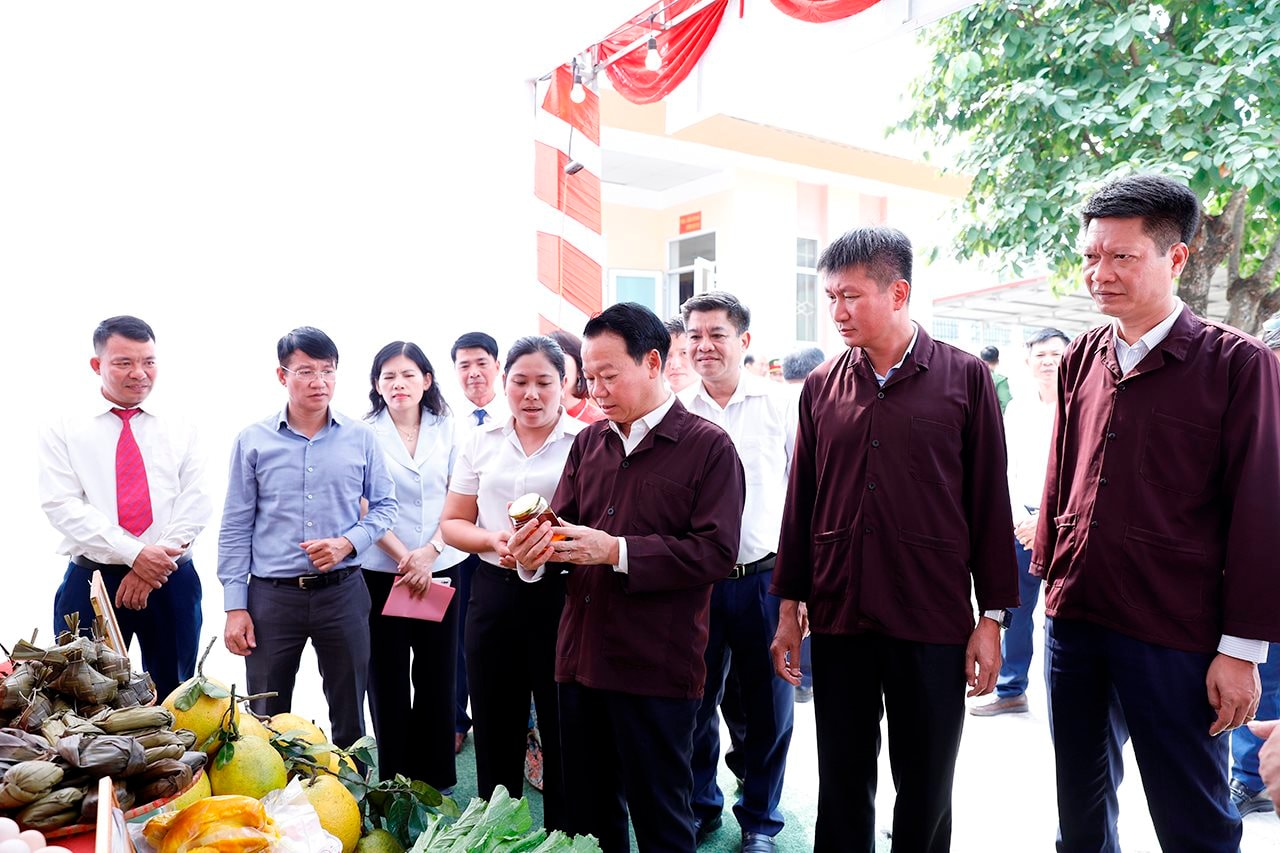 Bộ trưởng Đỗ Đức Duy dự Ngày hội Đại đoàn kết toàn dân tộc tại thôn 3, xã Minh Quán, huyện Trấn Yên, tỉnh Yên Bái