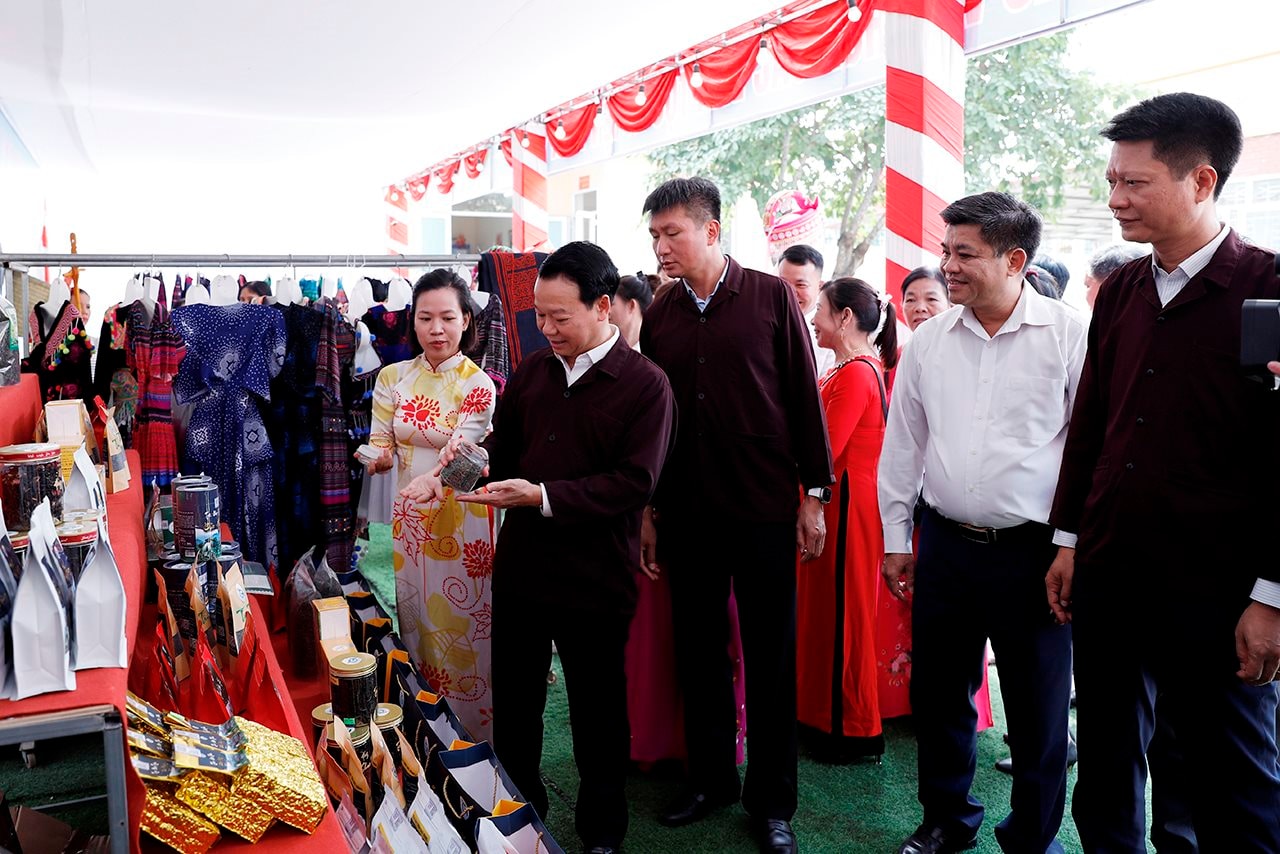 Bộ trưởng Đỗ Đức Duy dự Ngày hội Đại đoàn kết toàn dân tộc tại thôn 3, xã Minh Quán, huyện Trấn Yên, tỉnh Yên Bái