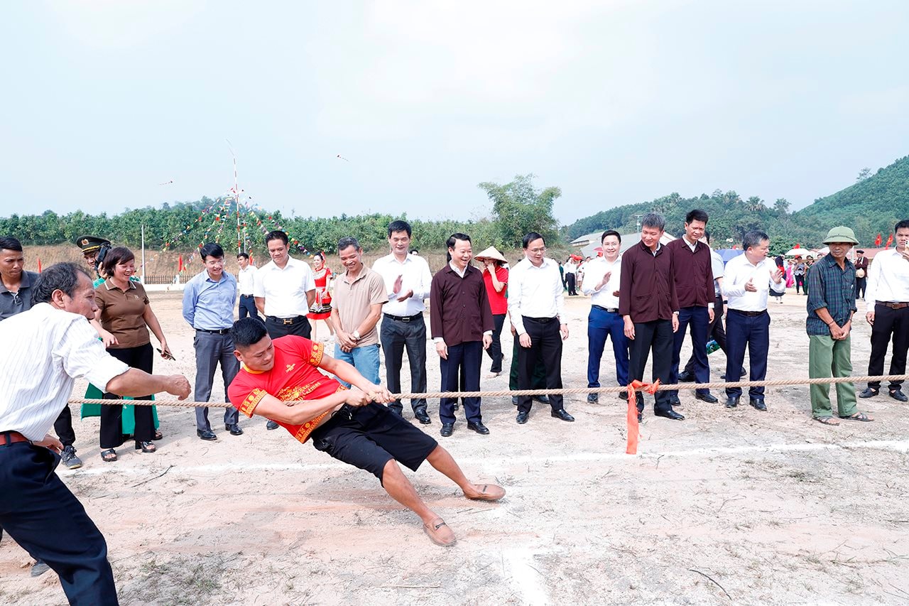 Bộ trưởng Đỗ Đức Duy dự Ngày hội Đại đoàn kết toàn dân tộc tại thôn 3, xã Minh Quán, huyện Trấn Yên, tỉnh Yên Bái