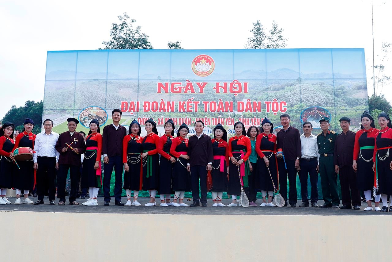 Bộ trưởng Đỗ Đức Duy dự Ngày hội Đại đoàn kết toàn dân tộc tại thôn 3, xã Minh Quán, huyện Trấn Yên, tỉnh Yên Bái