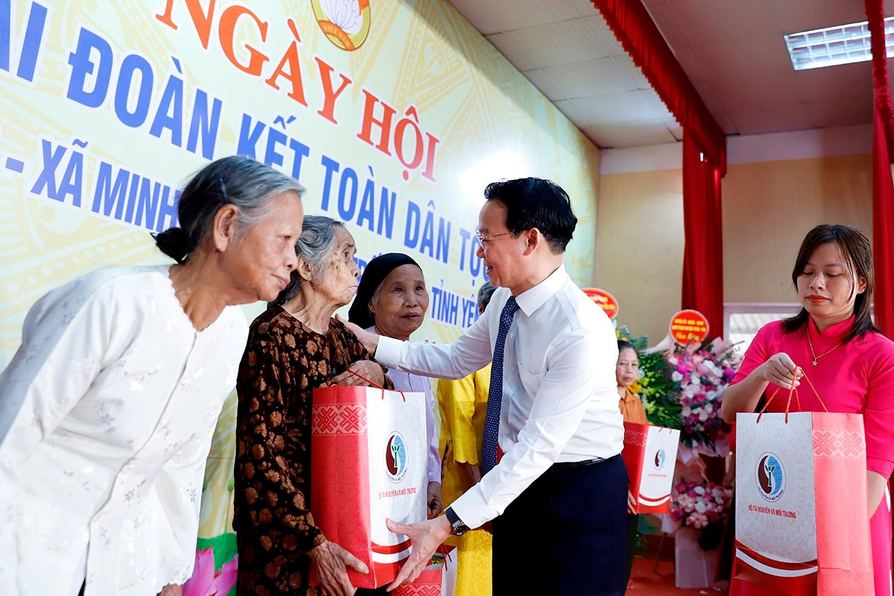 Bộ trưởng Đỗ Đức Duy dự Ngày hội Đại đoàn kết toàn dân tộc tại thôn 3, xã Minh Quán, huyện Trấn Yên, tỉnh Yên Bái