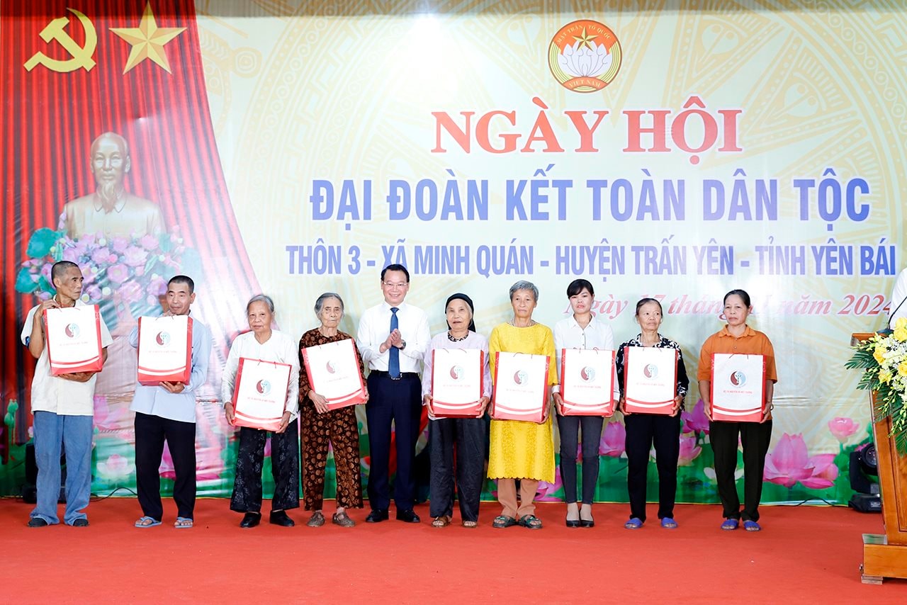 Bộ trưởng Đỗ Đức Duy dự Ngày hội Đại đoàn kết toàn dân tộc tại thôn 3, xã Minh Quán, huyện Trấn Yên, tỉnh Yên Bái