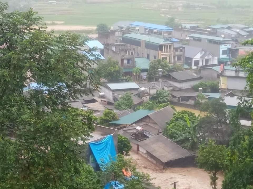 Yêu cầu khẩn trương khắc phục sự cố vỡ cống hồ thải quặng