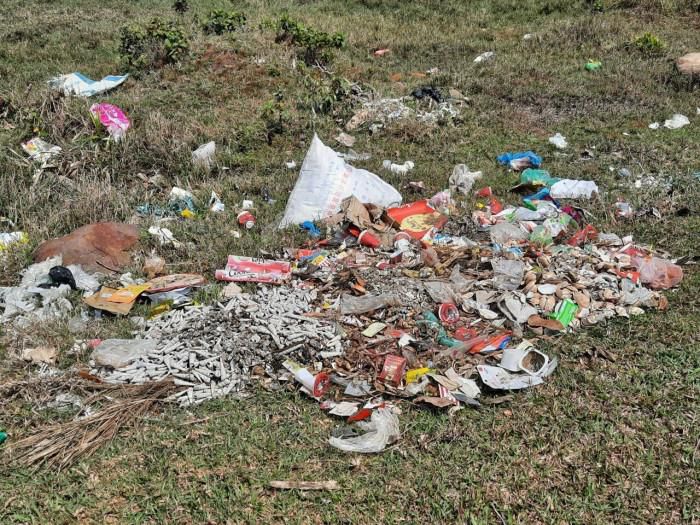 Quảng Ninh: Rác thải bủa vây trên đường vào xã đảo 'đẹp nên thơ'