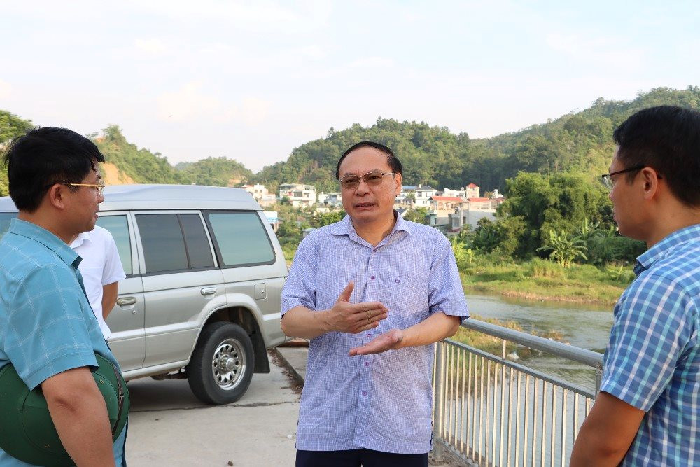 Thứ trưởng Bộ TN&MT Lê Công Thành và Đoàn công tác PCTT kiểm tra thực địa tại Bắc Kạn