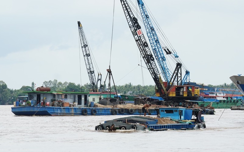 Đồng Tháp chấn chỉnh việc quản lý khai thác cát
