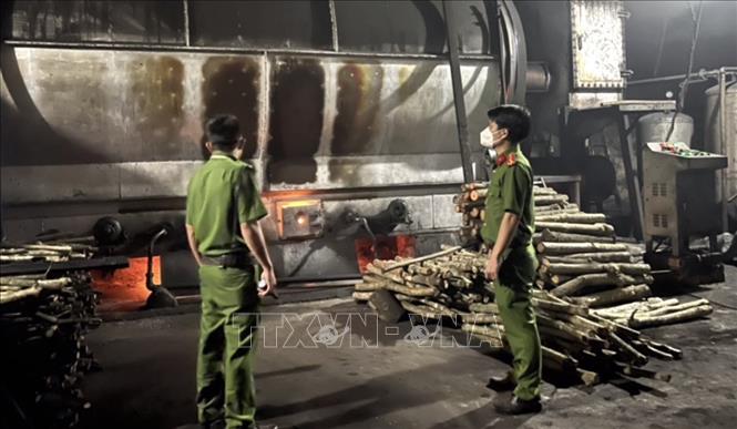 Đồng Nai: Phát hiện cơ sở đốt trái phép hàng chục tấn chất thải nguy hại