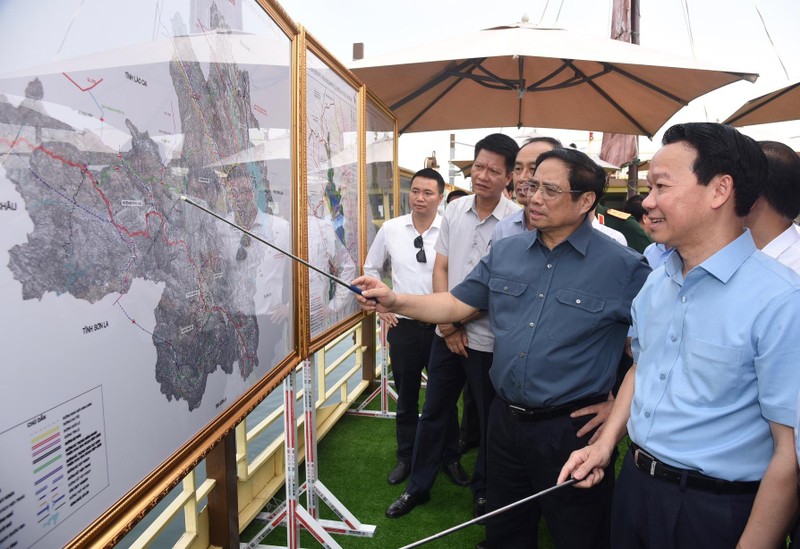 Thủ tướng Phạm Minh Chính kiểm tra một số dự án, công trình hạ tầng của Yên Bái