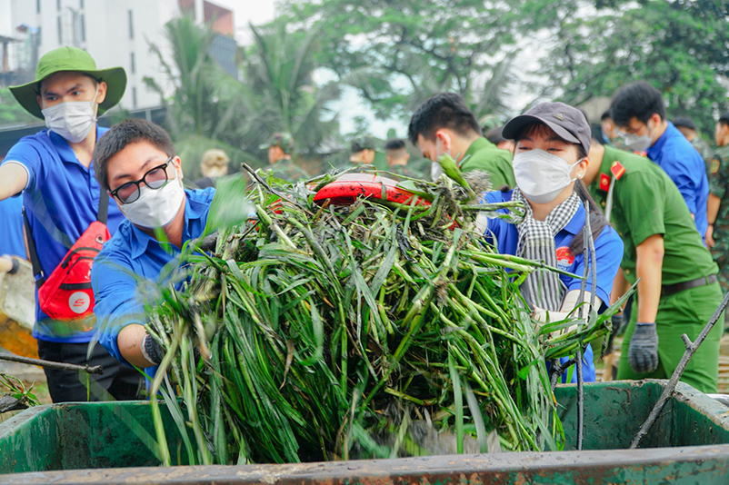 Hàng trăm bạn trẻ “khoác áo mới” cho Rạch Xuyên Tâm