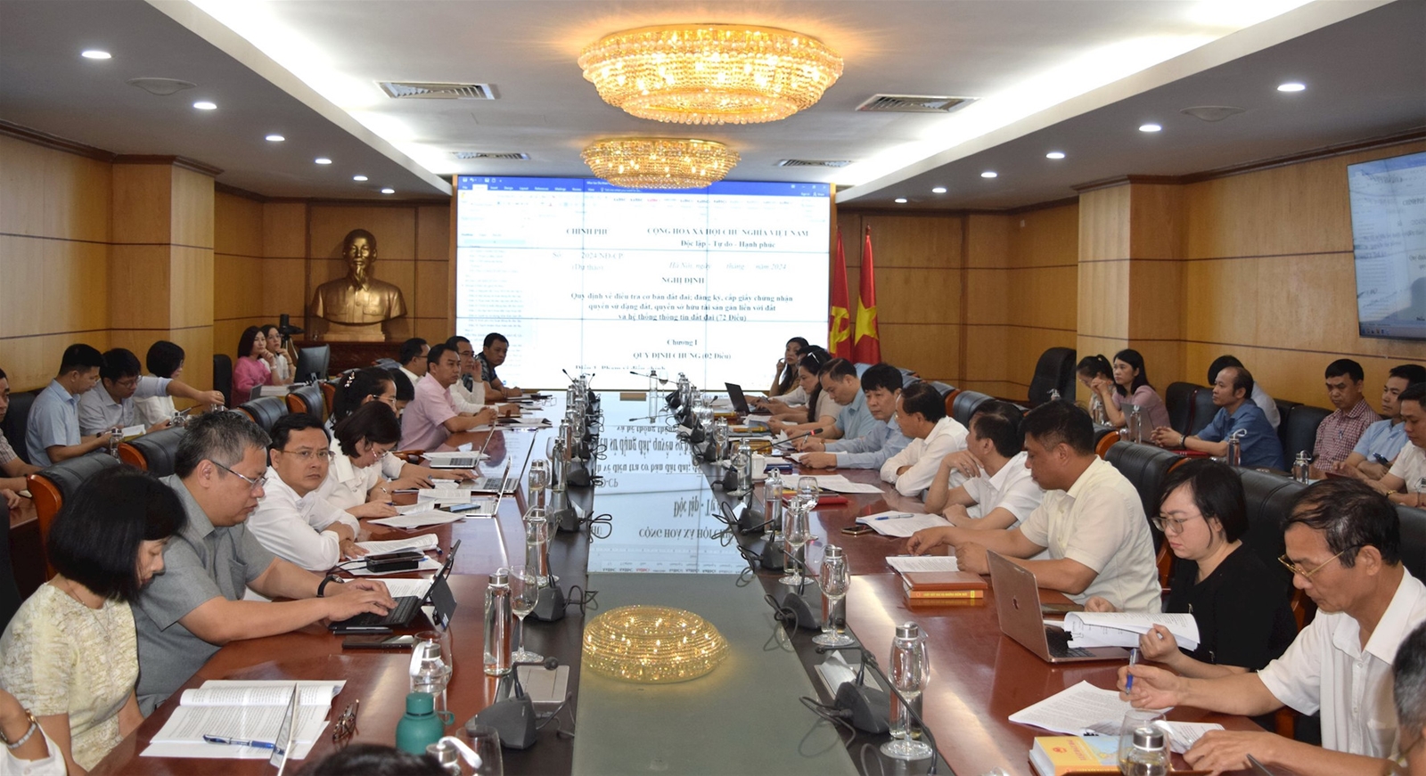 Phân cấp, phân quyền, giảm bớt thủ tục hành chính trong cấp Giấy chứng nhận