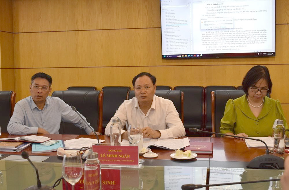 Bộ Tài nguyên và Môi trường làm việc với Bộ Thông tin và truyền thông về hoàn thiện Luật Đất đai (sửa đổi)