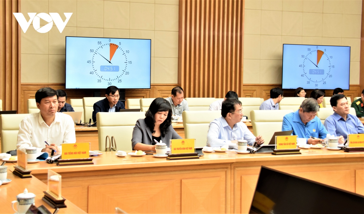 Thủ tướng: Không để lãng phí thời gian, công sức vì thủ tục hành chính và quan liêu