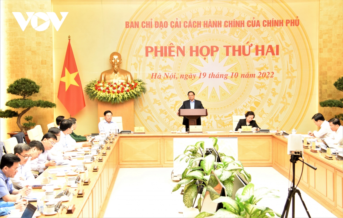 Thủ tướng: Không để lãng phí thời gian, công sức vì thủ tục hành chính và quan liêu