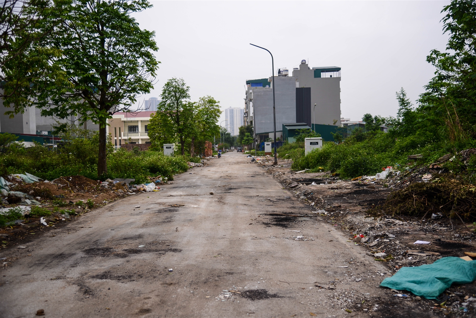 Tái diễn tình trạng đổ trộm rác thải xây dựng tại quận Hà Đông