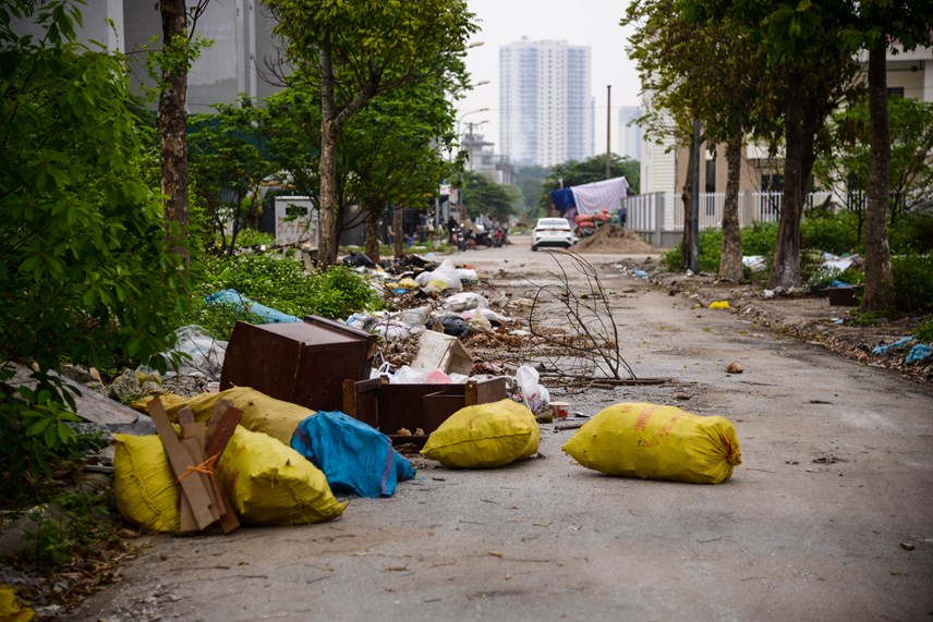 Tái diễn tình trạng đổ trộm rác thải xây dựng tại quận Hà Đông