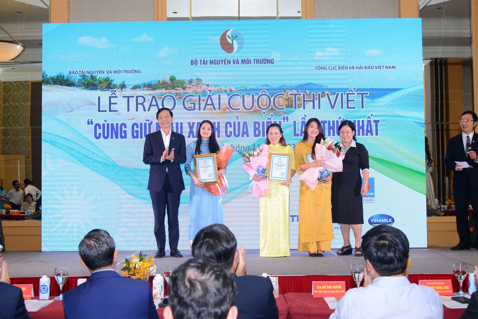 Trao giải Cuộc thi viết “Cùng giữ màu xanh của biển” lần thứ Nhất và phát động Cuộc thi lần thứ Hai