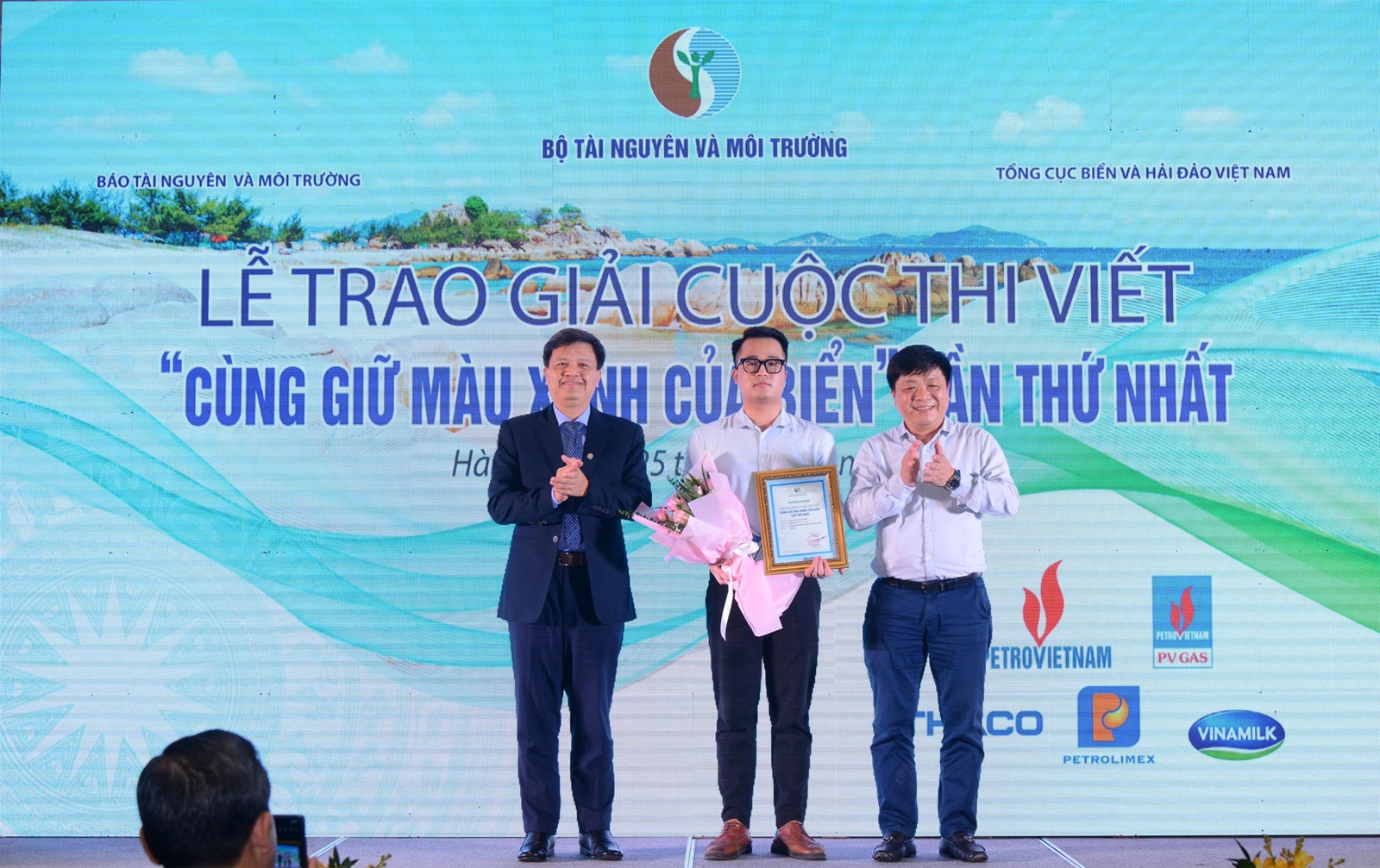 Trao giải Cuộc thi viết “Cùng giữ màu xanh của biển” lần thứ Nhất và phát động Cuộc thi lần thứ Hai