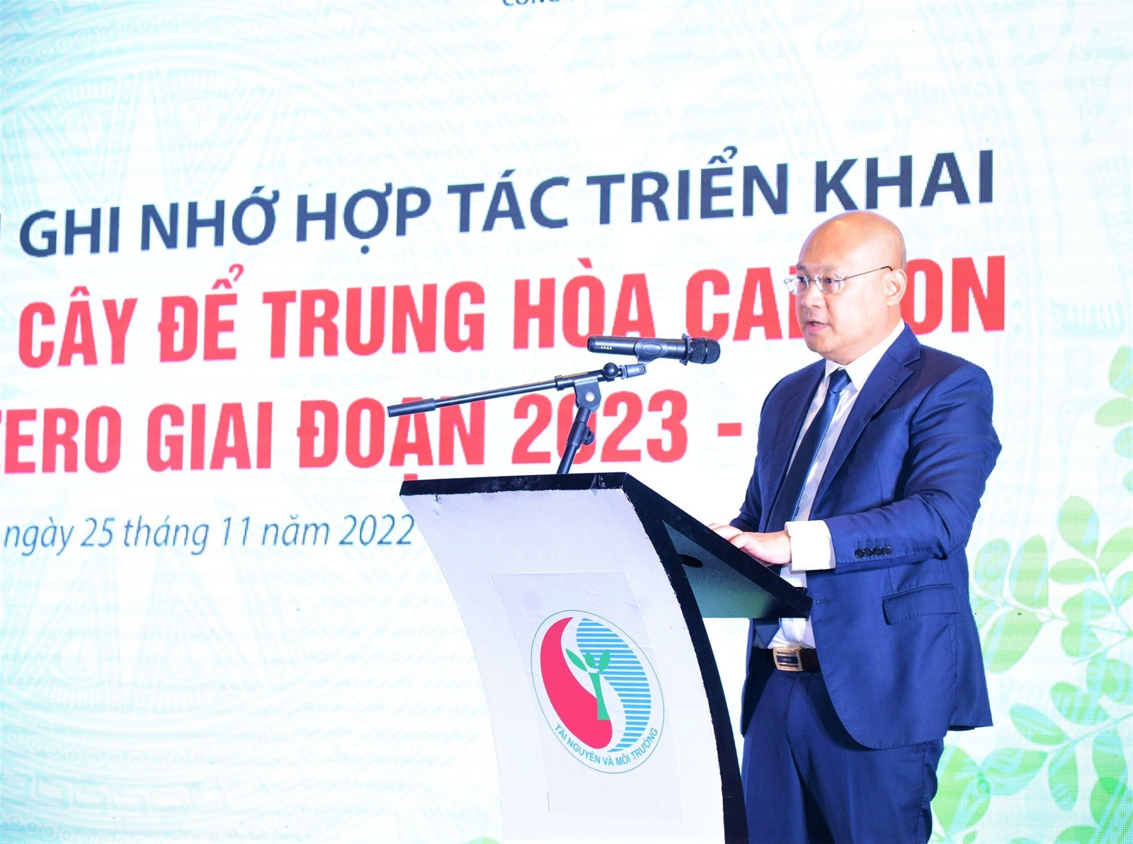 Báo TN&MT - Công ty CP Sữa Việt Nam Vinamilk: Ký kết Biên bản ghi nhớ hợp tác trồng cây để trung hòa Carbon hướng đến Net Zero giai đoạn 2023 - 2027