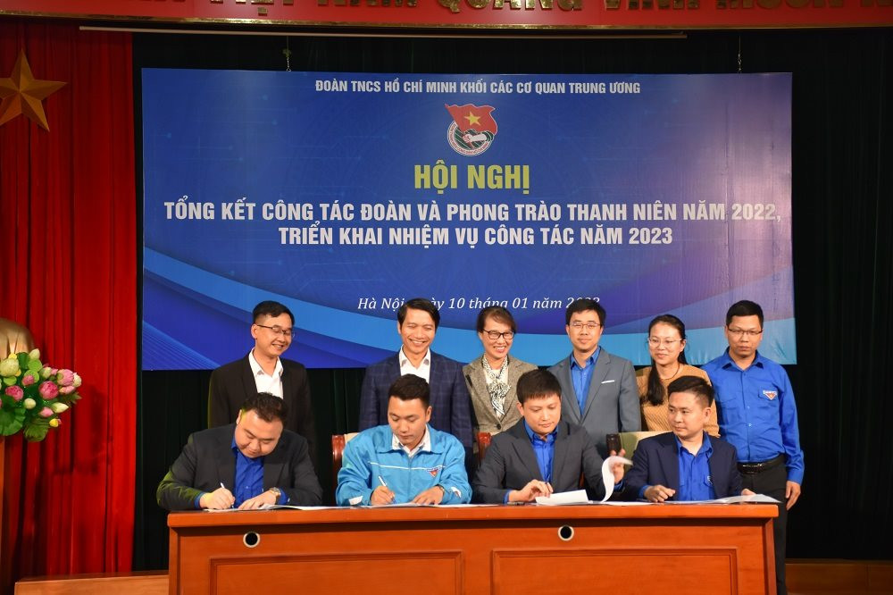 Đoàn thanh niên Bộ TN&MT được Trung ương Đoàn tặng Bằng khen