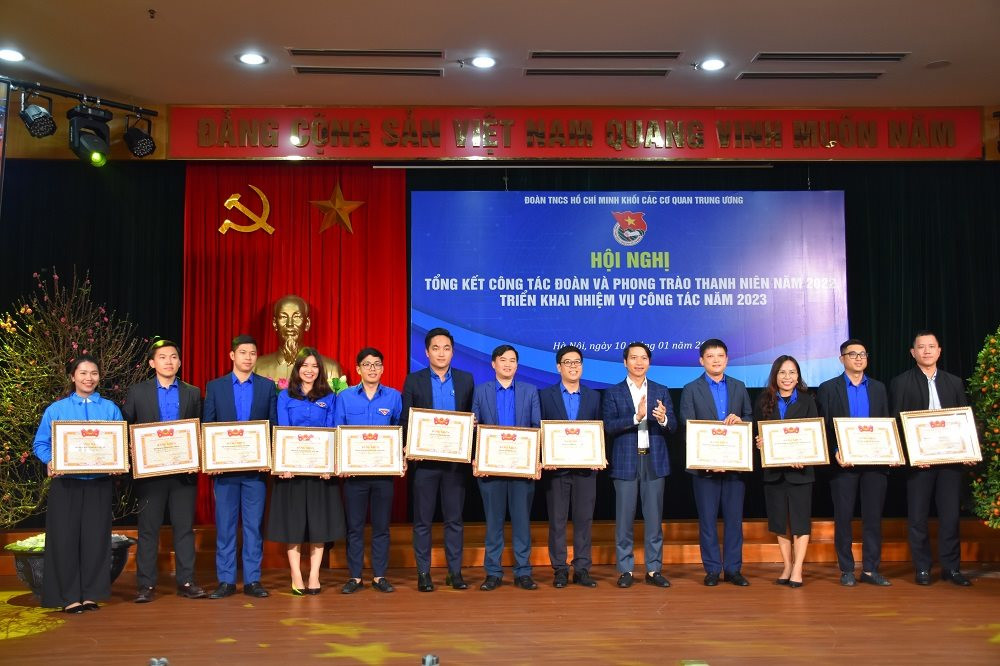 Đoàn thanh niên Bộ TN&MT được Trung ương Đoàn tặng Bằng khen