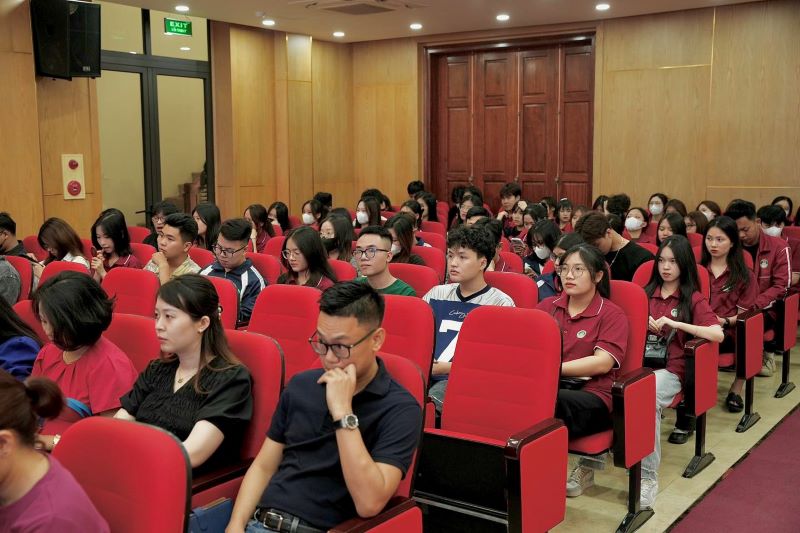 Đại học Tài nguyên và Môi trường Hà Nội: Tổ chức đối thoại giữa lãnh đạo với học viên, sinh viên năm 2023-2024