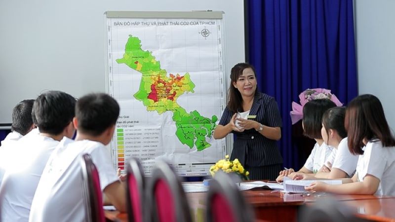 Cần có nhiều chính sách ưu tiên cho các nhà khoa học nữ