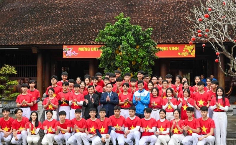 Chủ tịch Quốc hội mong muốn Tháng Thanh niên Việt Nam luôn “mãi mãi tuổi 20”