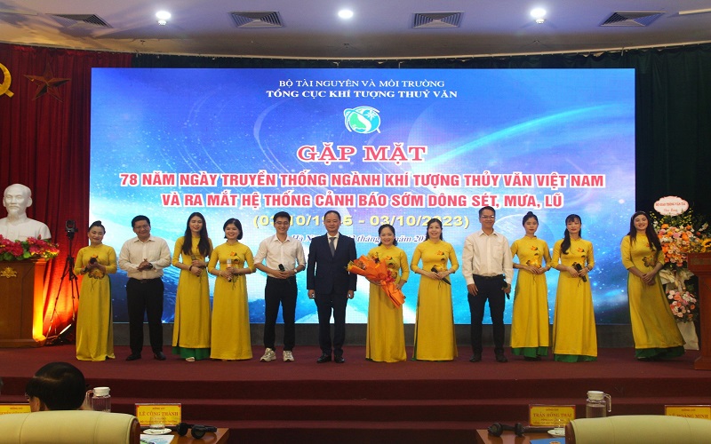 Gặp mặt Ngày truyền thống ngành Khí tượng Thủy văn Việt Nam và Ra mắt Hệ thống cảnh báo sớm dông sét, mưa lũ