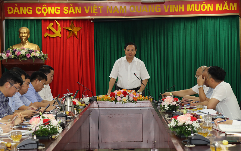 Thứ trưởng Bộ TN&MT Lê Minh Ngân chỉ đạo: Các đơn vị truyền thông trong Bộ phải đặt công tác truyền thông chính sách pháp luật, quản lý nhà nước về TN&MT là nhiệm vụ chính trị quan trọng để hoàn thành nhiệm vụ