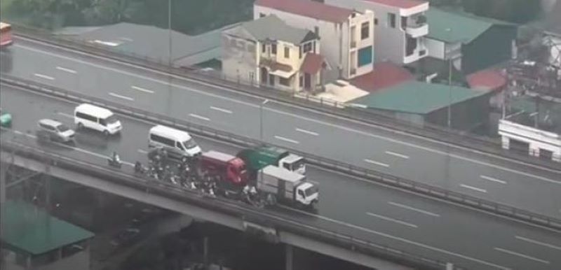 Bài 2: Ấm tình trong mắt bão