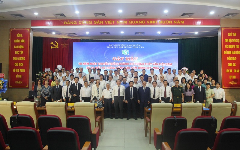 Gặp mặt Ngày truyền thống ngành Khí tượng Thủy văn Việt Nam và Ra mắt Hệ thống cảnh báo sớm dông sét, mưa lũ