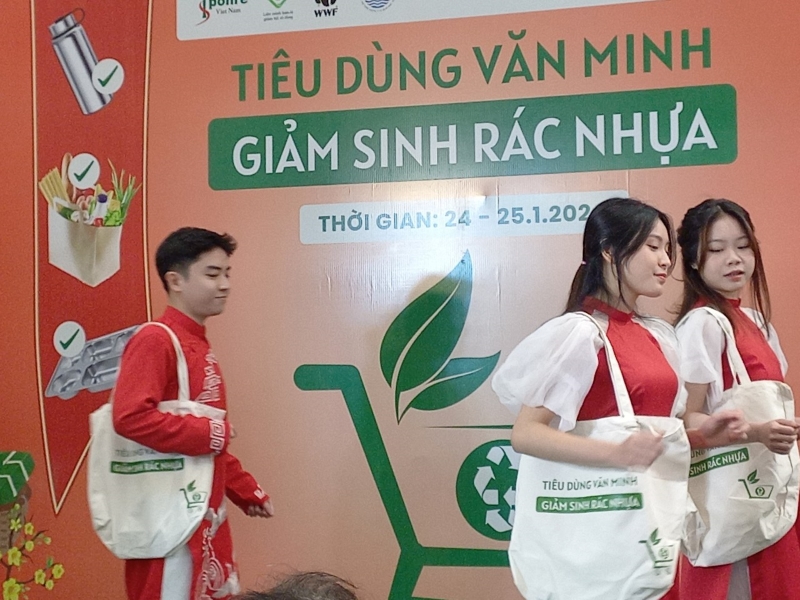 Chiến dịch “Tiêu dùng văn, giảm sinh rác nhựa”