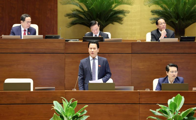 Sáng 4/6, Bộ trưởng Tài nguyên và Môi trường Đặng Quốc Khánh trả lời chất vấn trước Quốc hội