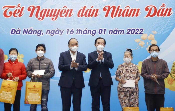 Chủ tịch nước chúc Tết gia đình chính sách, khó khăn tại Đà Nẵng