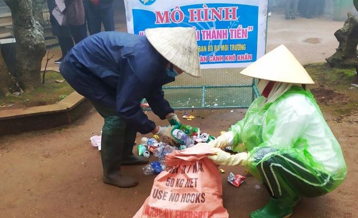 Độc đáo mô hình 'biến rác thải thành tiền' của phụ nữ Thanh Hóa