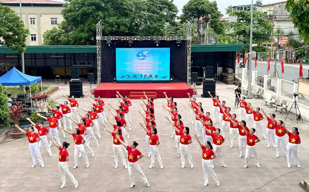Hơn 30 nghìn hội viên, phụ nữ Thủ đô đồng diễn dân vũ kỷ niệm 70 năm Chiến thắng Điện Biên Phủ