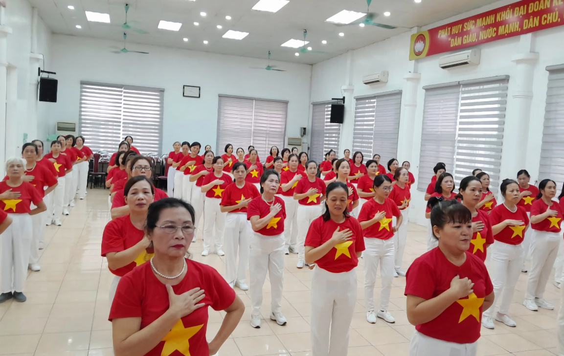 Hơn 30 nghìn hội viên, phụ nữ Thủ đô đồng diễn dân vũ kỷ niệm 70 năm Chiến thắng Điện Biên Phủ