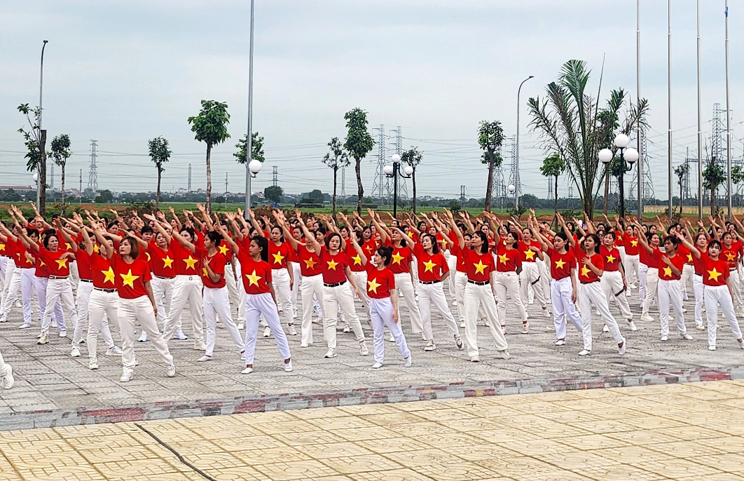 Hơn 30 nghìn hội viên, phụ nữ Thủ đô đồng diễn dân vũ kỷ niệm 70 năm Chiến thắng Điện Biên Phủ
