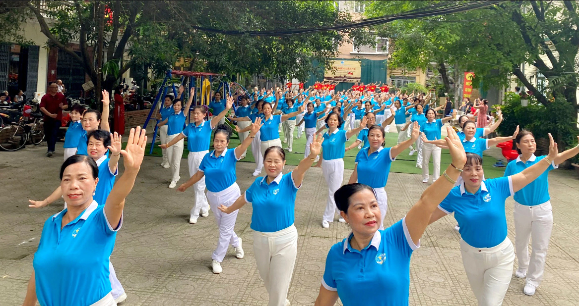 Hơn 30 nghìn hội viên, phụ nữ Thủ đô đồng diễn dân vũ kỷ niệm 70 năm Chiến thắng Điện Biên Phủ