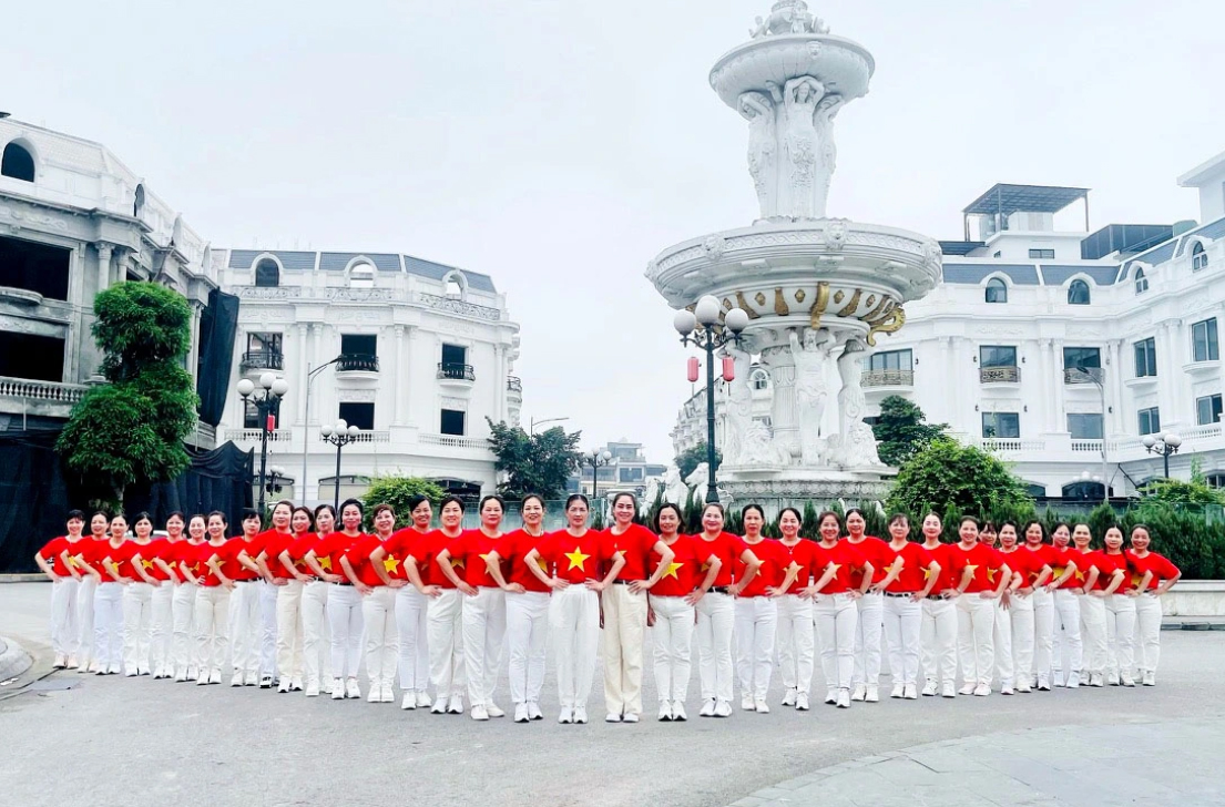 Hơn 30 nghìn hội viên, phụ nữ Thủ đô đồng diễn dân vũ kỷ niệm 70 năm Chiến thắng Điện Biên Phủ