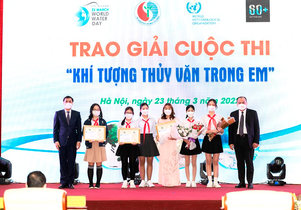 Trao giải Cuộc thi “Khí tượng Thủy văn trong em”