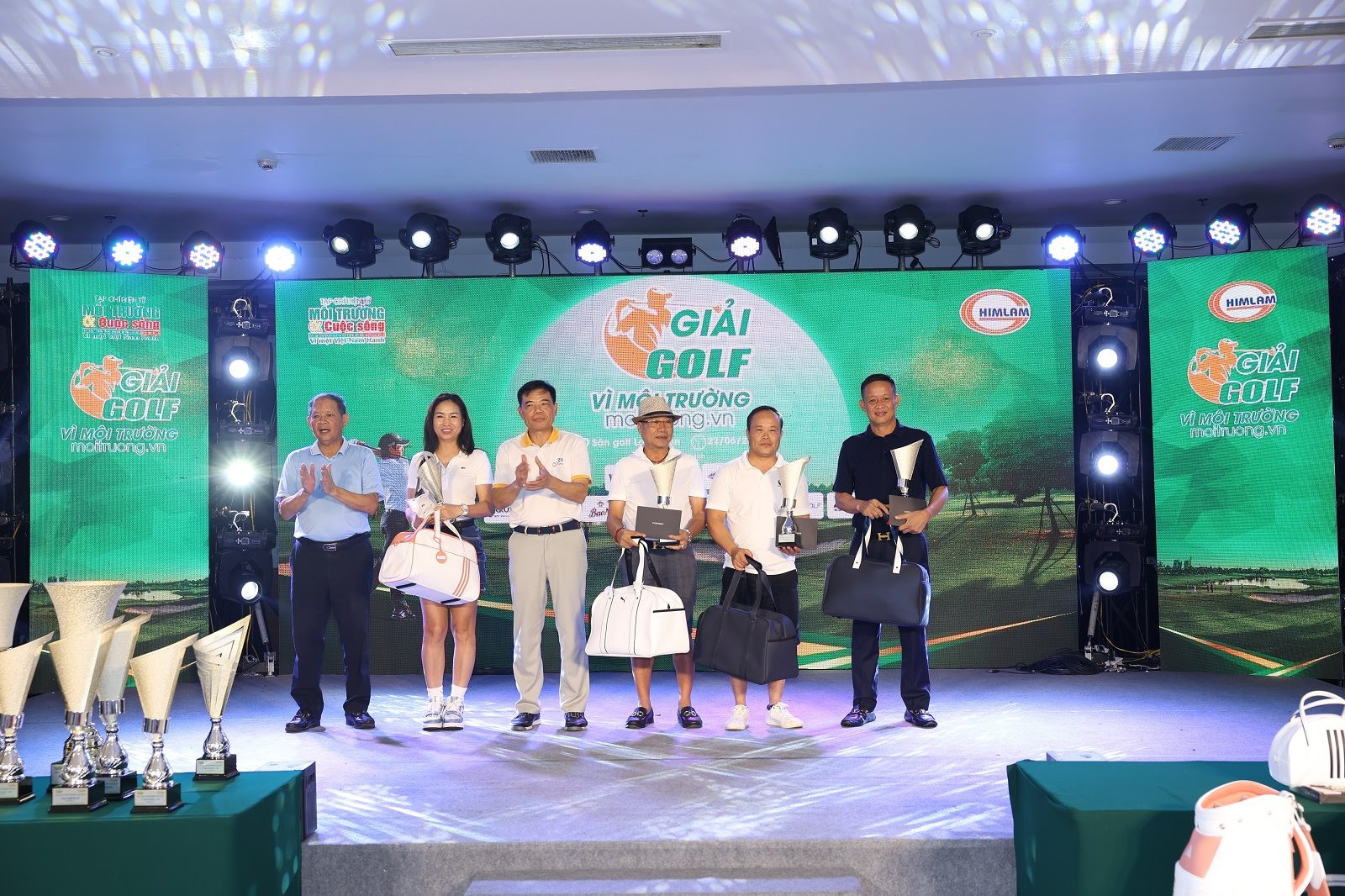 Sôi động giải Golf 